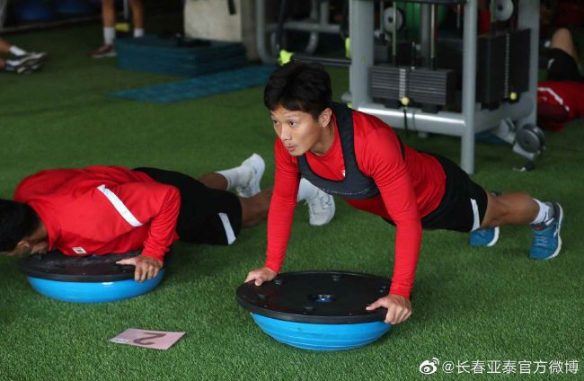 美女扒开大腿让我爽